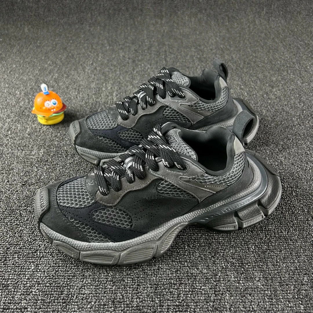 95新 Balenciaga/巴黎世家 3XL 浅灰老爹鞋37码 HB4818