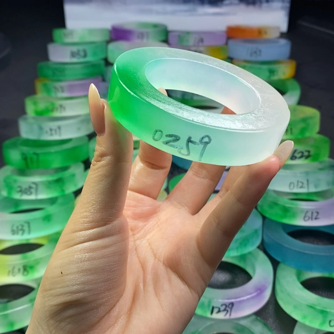 岁***梭玉独龙翠百搭手镯