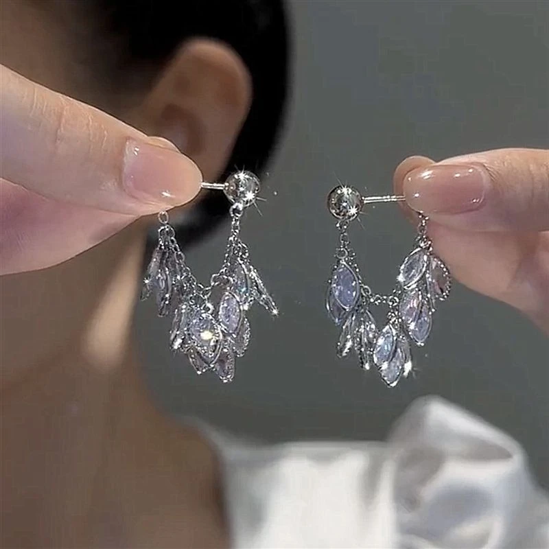 铜合金耳饰 满钻花瓣流苏耳环女2025新款耳钉气质个性设计感耳饰