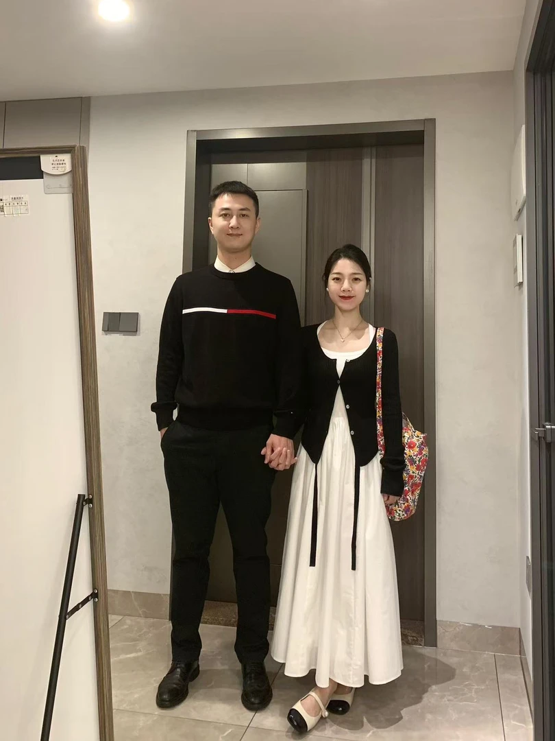 高级感法式白色吊带连衣裙子黑色开衫春装新款2025新款韩系套装