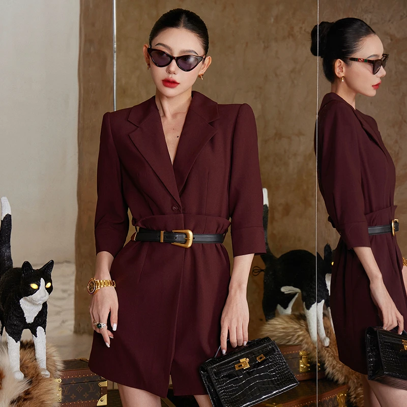 孙瑜儿 超模气场 V型翻领JI简单排扣立体剪裁收腰西装连衣裙