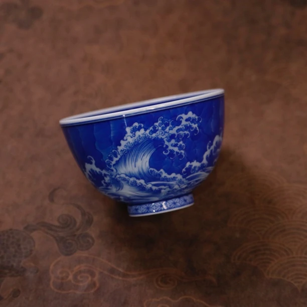 景德镇青言雅玩纯手工手绘青花蓝地海浪纹鸡心杯主人杯陶瓷茶具