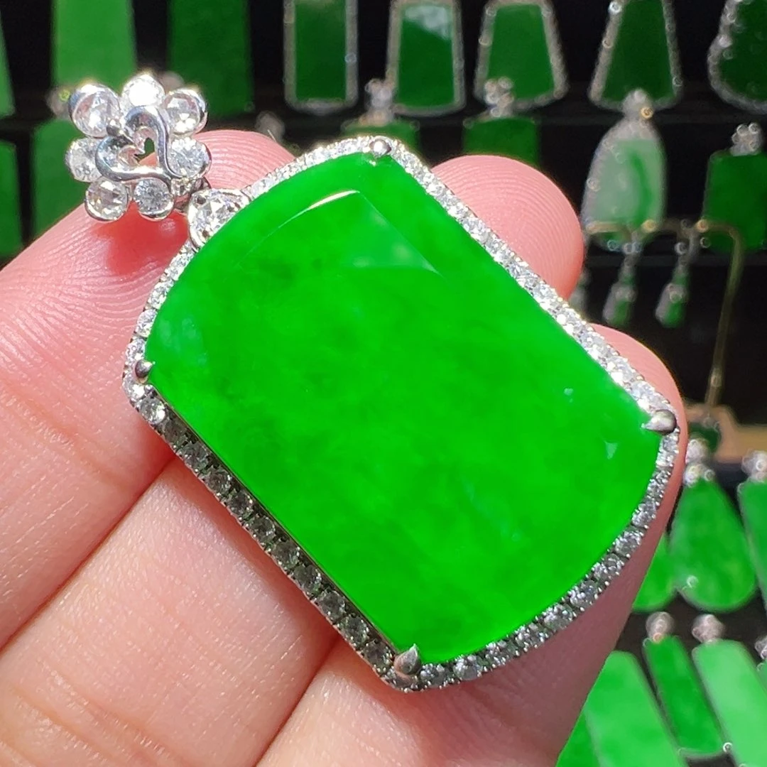 翡翠吊坠(不含链)18K金镶嵌