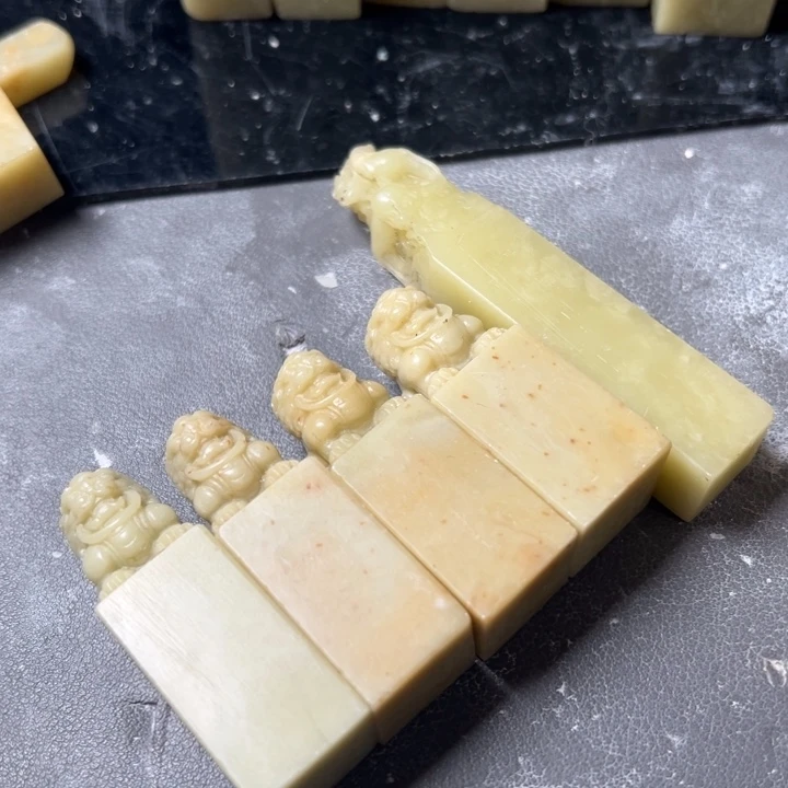 小***么青田石青田封门花冻如图