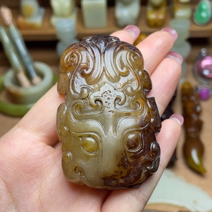 蛇纹石玉未镶嵌颈饰
