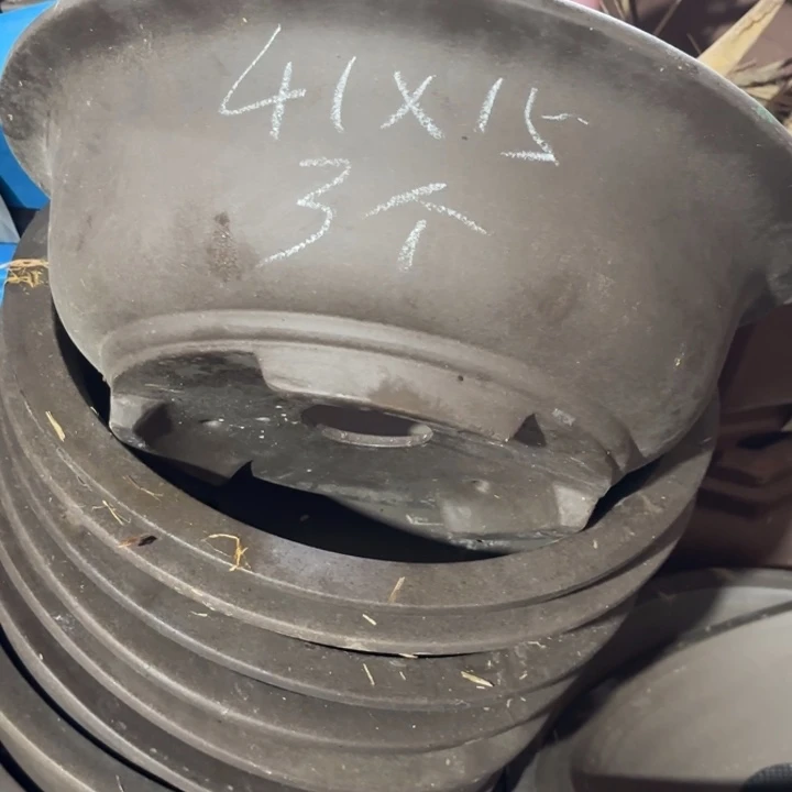 紫砂花盆100-3。  41-15。