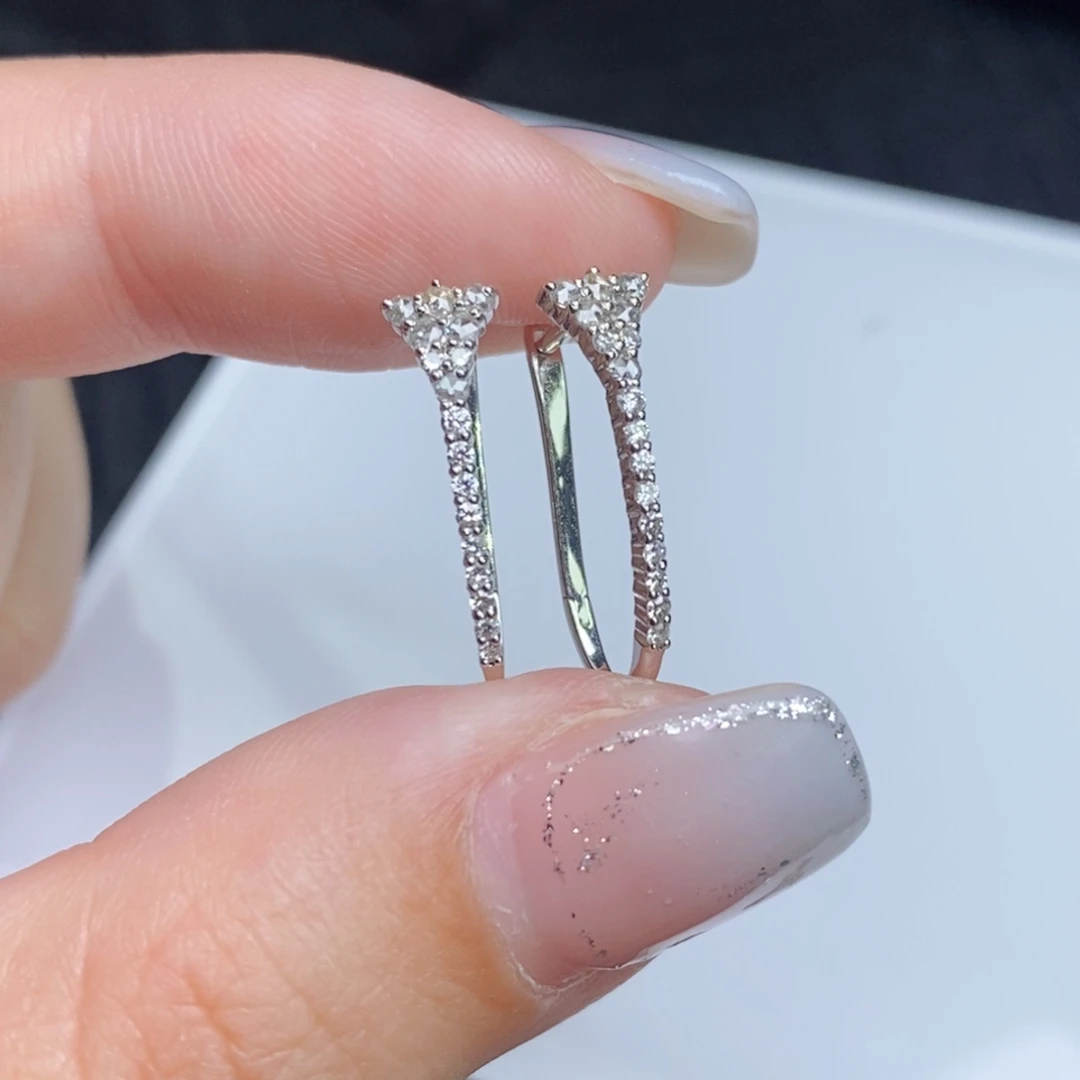 耳饰18K金镶嵌钻石设计款单排耳扣（搭配福贝、甜甜圈、双环）