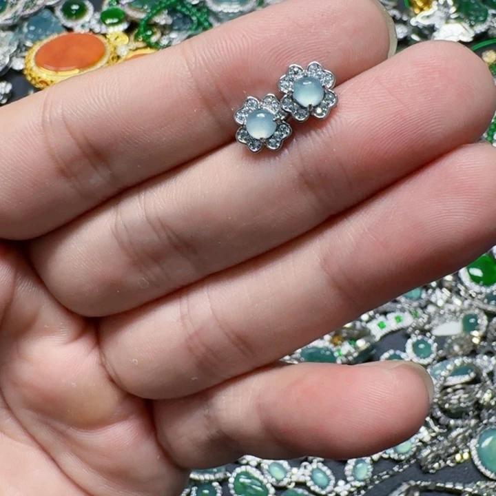 翡翠未镶嵌颈饰天然A货翡翠放漏