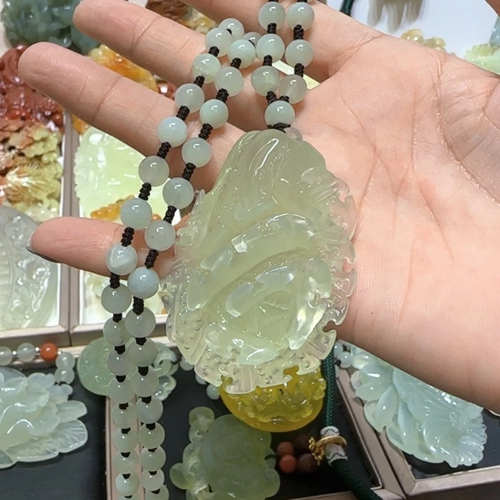 未镶嵌蛇纹石玉吊坠