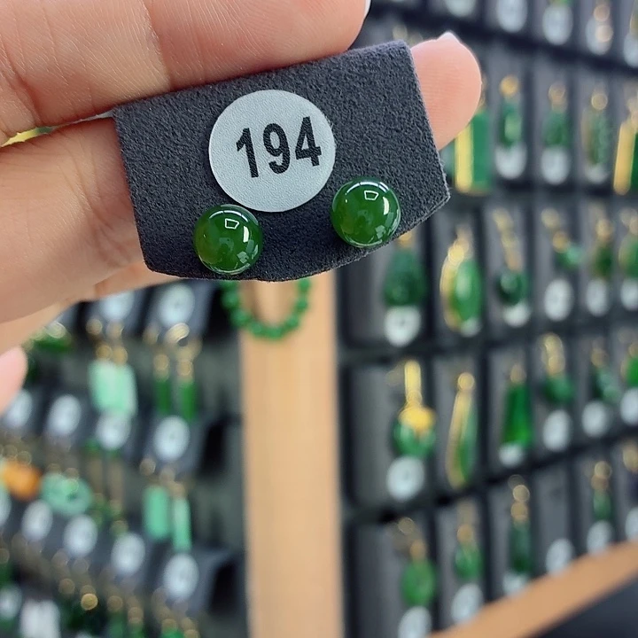 18K金镶嵌和田玉耳饰