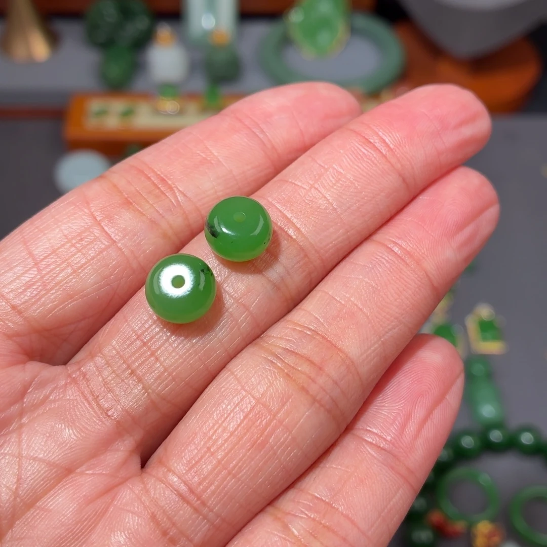 英***建和田玉未镶嵌颈饰