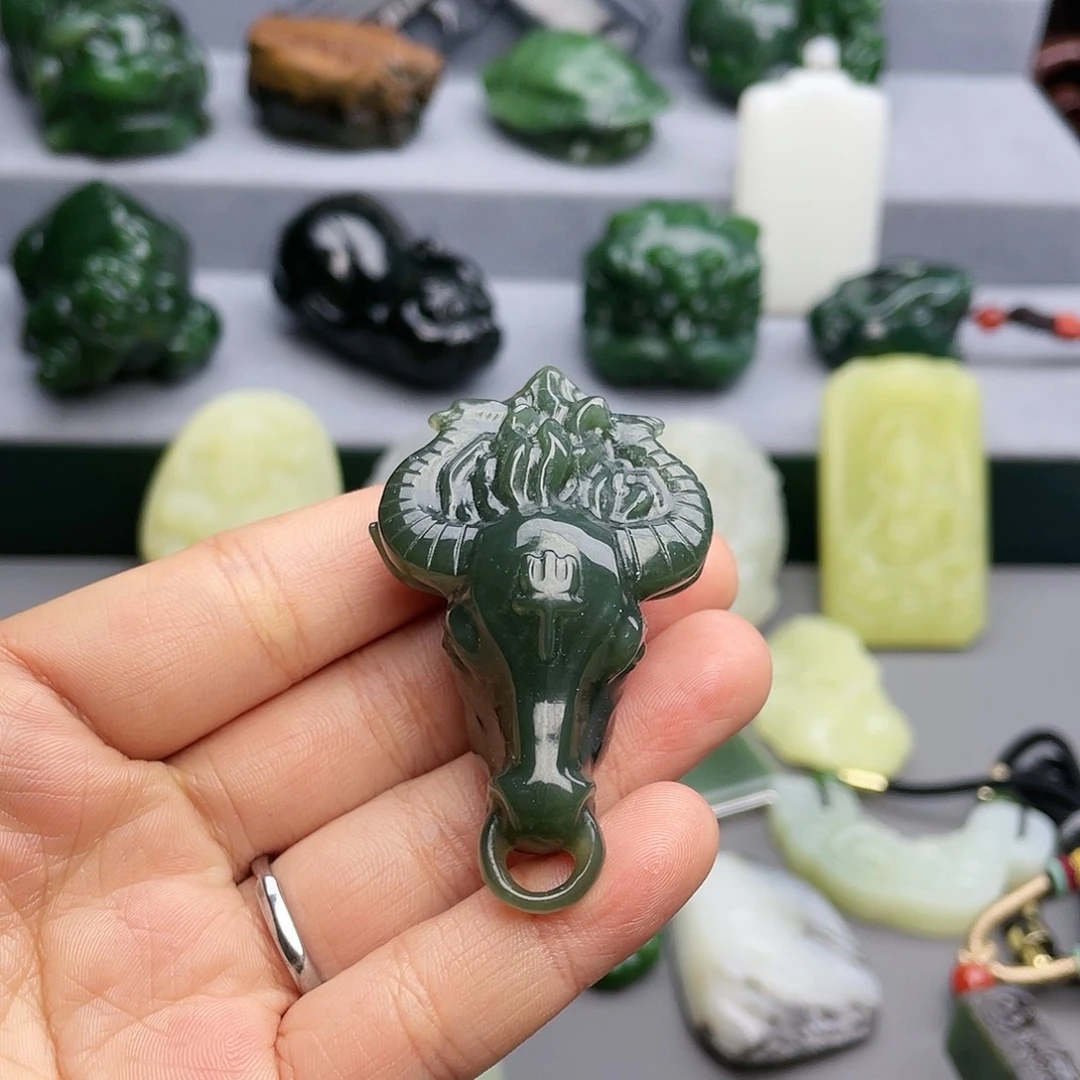 和田玉未镶嵌颈饰