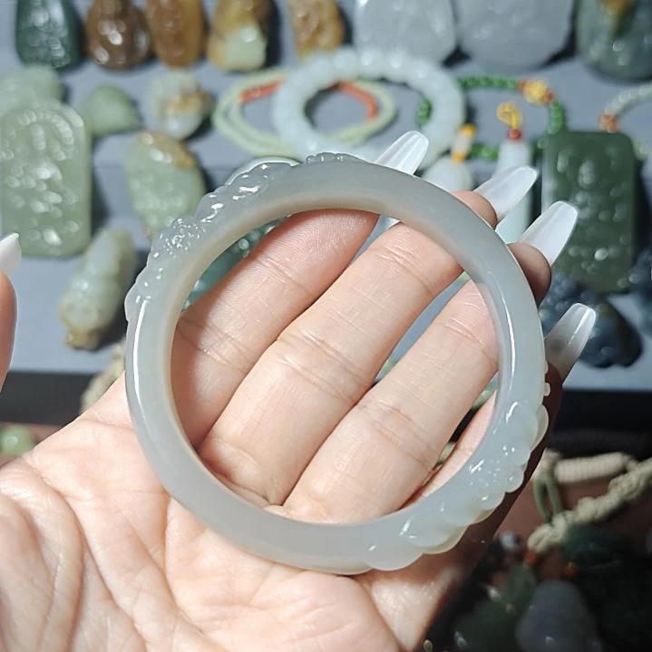 和田玉未镶嵌手镯