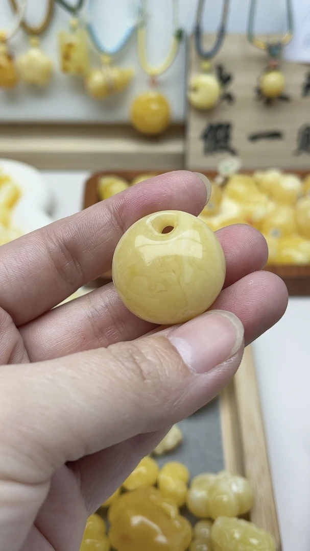 天然原矿蜜蜡公主扣配饰全品无暇，卡26✖️25.8✖️12.4，5.5