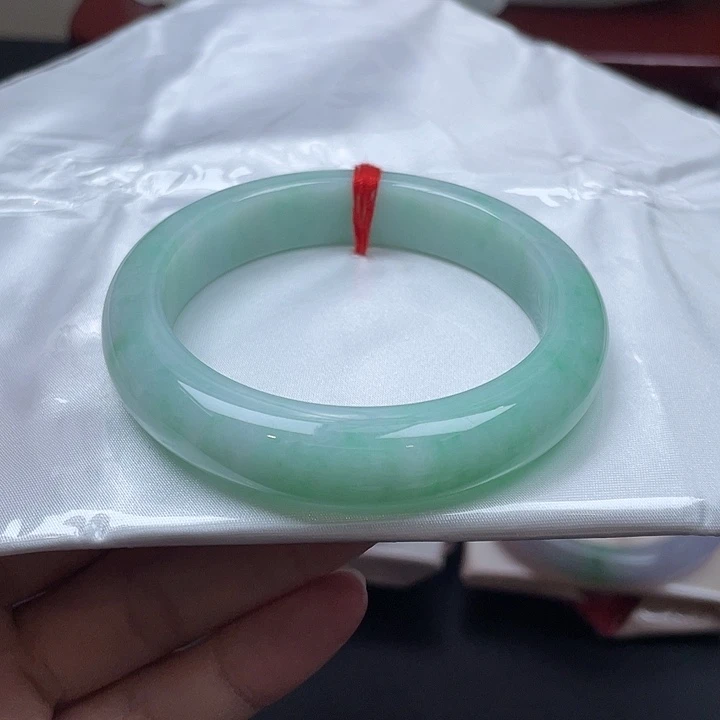 翡翠未镶嵌手镯55.5圈正圈