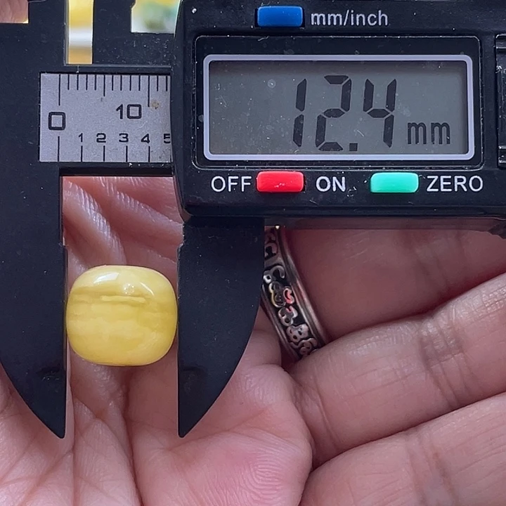 未镶嵌蜜蜡裸石8号