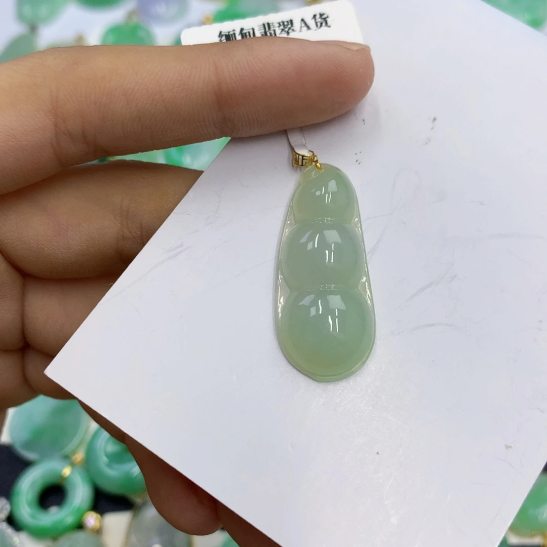 翡翠18K金镶嵌颈饰翡翠