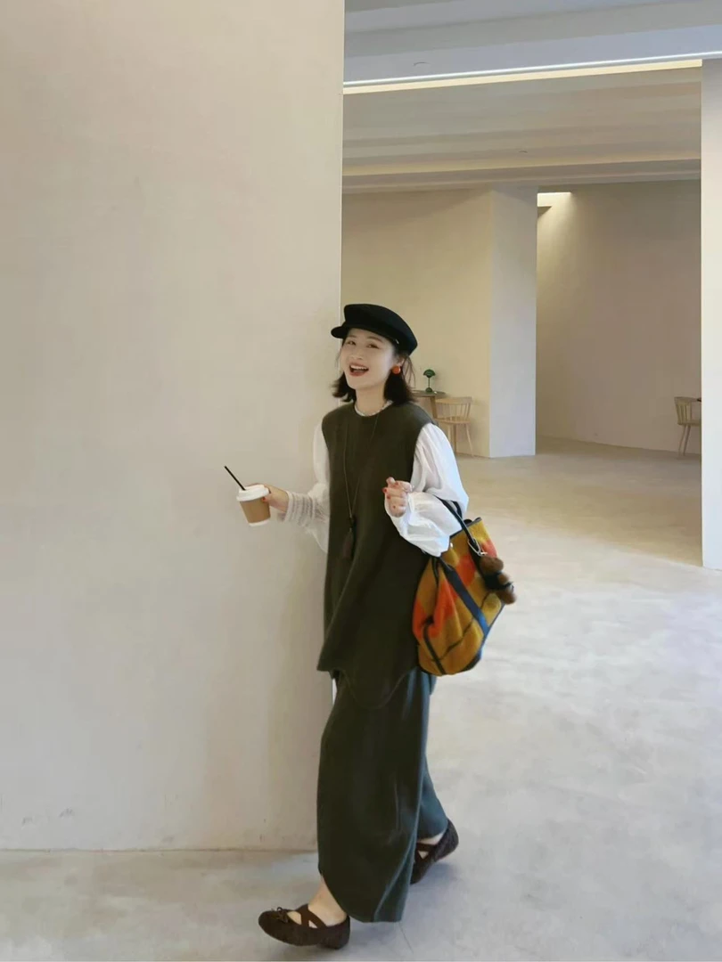 025秋冬新款老钱风不规则波浪下摆马甲背心打底衫剪刀裤两件套女