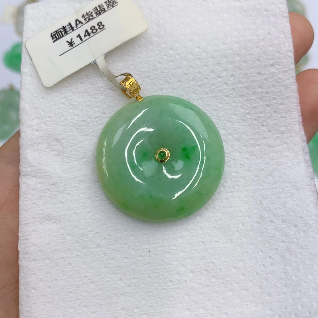 翡翠18K金镶嵌颈饰周*翡翠