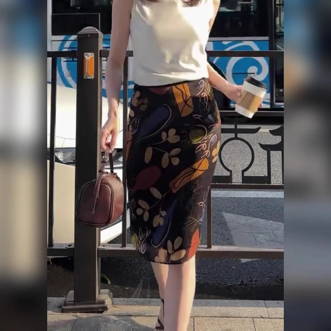 修身包臀仿潮牌2025年夏季气质法式复古轻熟风印花中长直筒半身裙