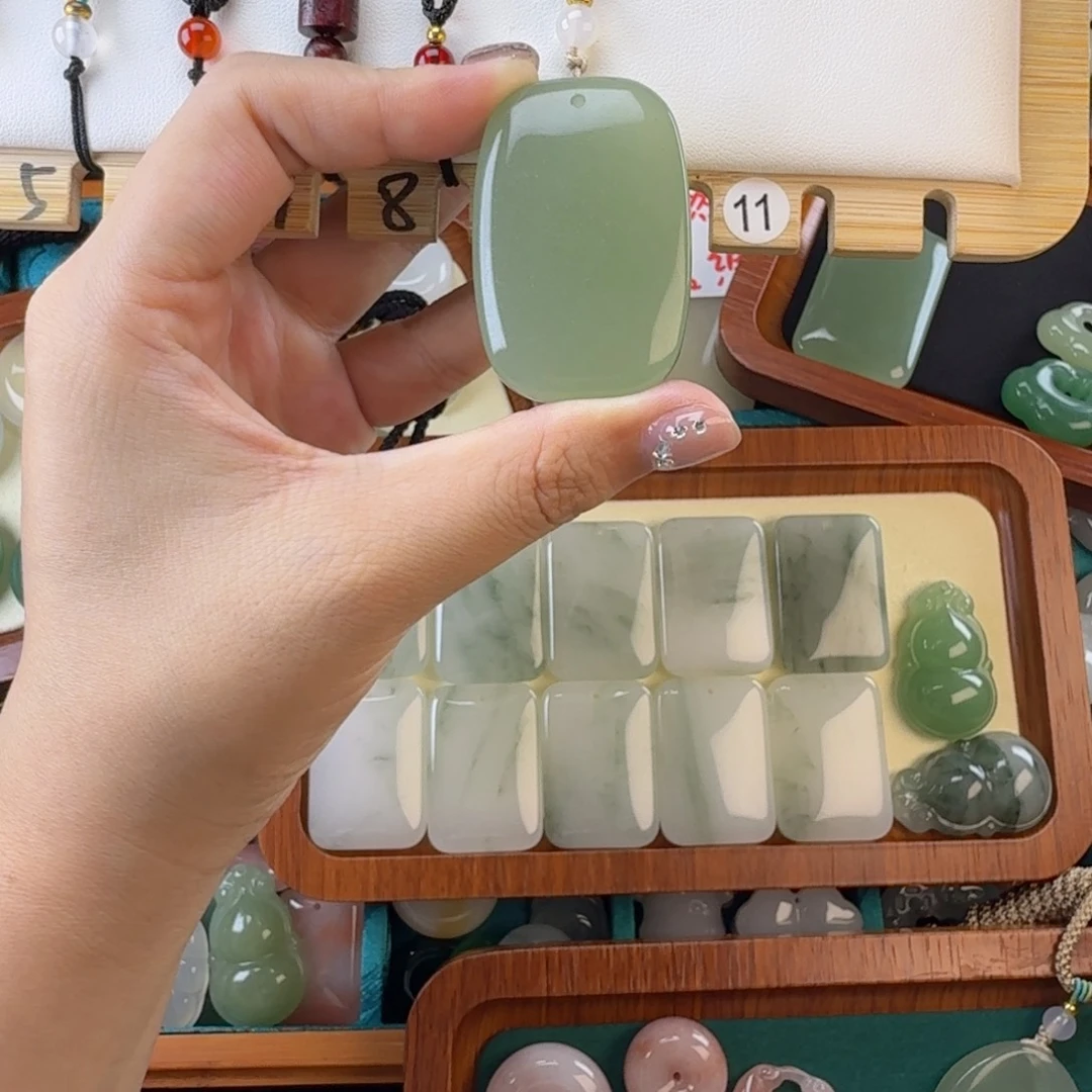 石英质玉未镶嵌颈饰