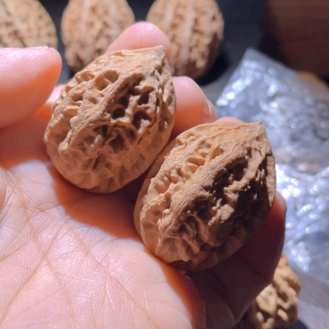 【闪购商品】文玩核桃把件东北楸子31