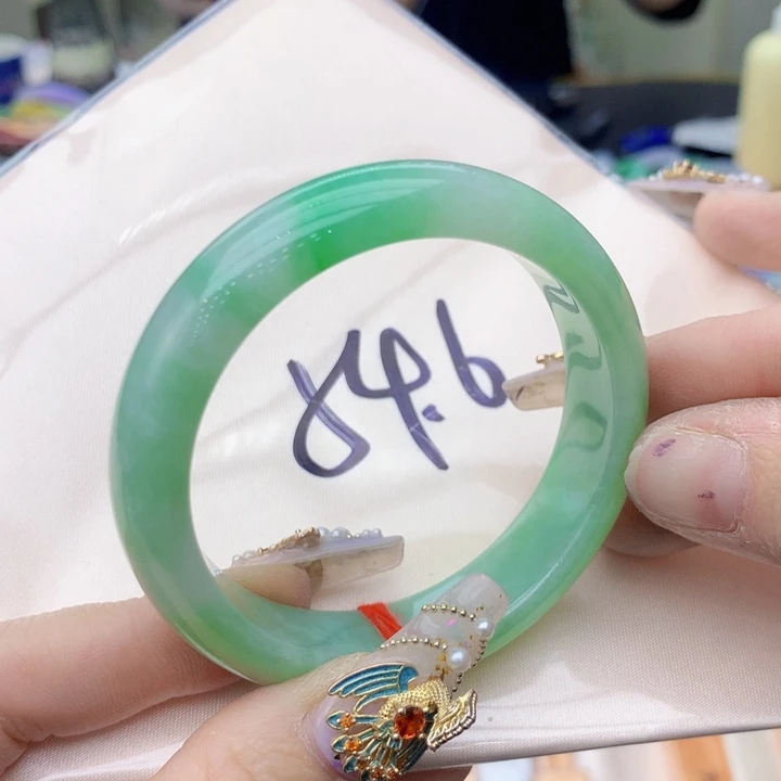 翡翠手镯未镶嵌翡翠手镯