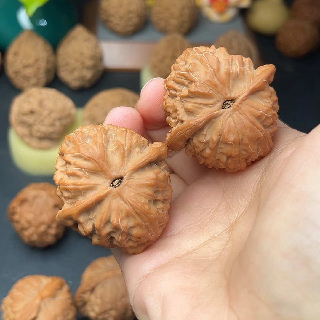 娑***娜把件文玩核桃金麒麟