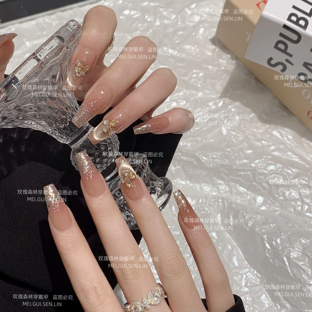 柏林胶片 玫瑰森林爆闪冰茶香槟碎钻显白微笑猫眼手工穿戴甲