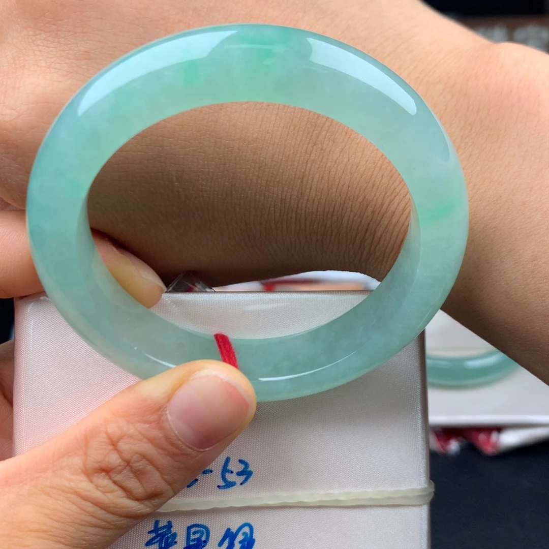 翡翠手镯未镶嵌苹果绿