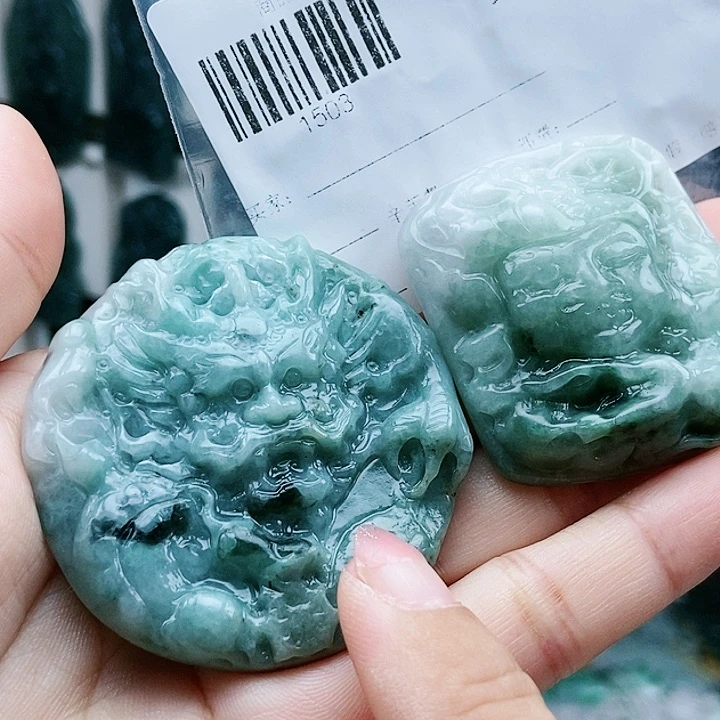 颈饰足铂镶嵌翡翠翡翠