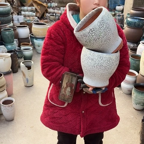 18口20高瑕疵盆子。