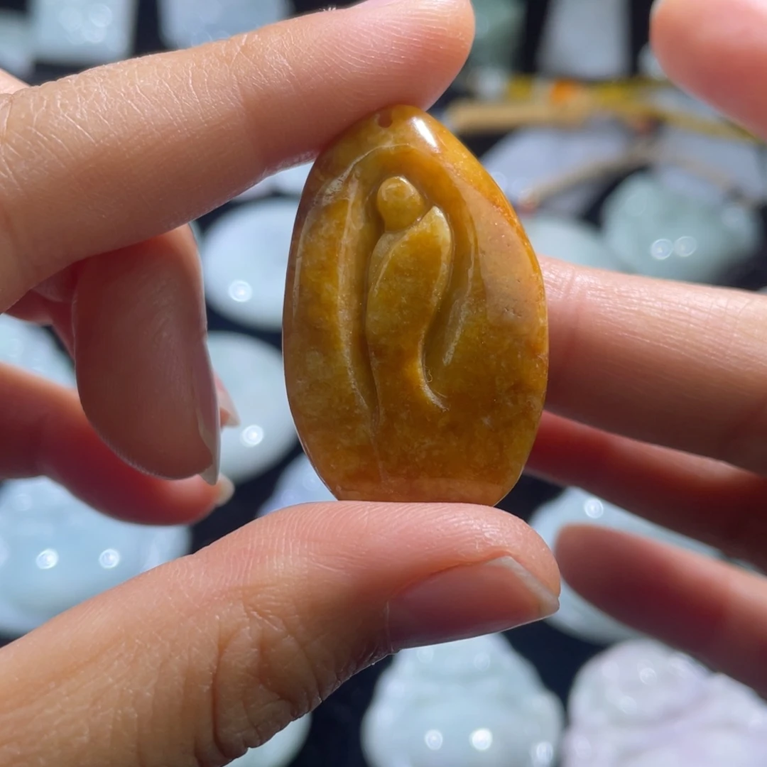 翡翠未镶嵌颈饰悟道