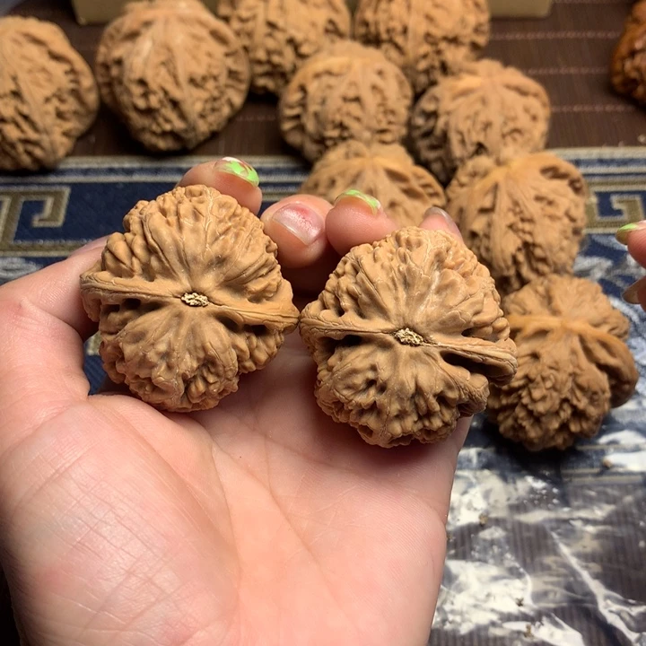 吊坠文玩核桃?**?粗筋