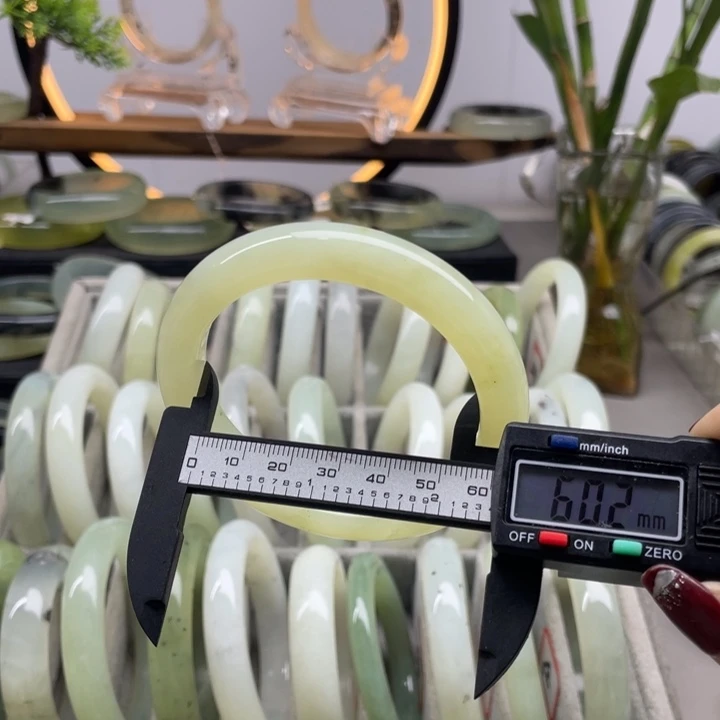 蛇纹石玉手镯未镶嵌48