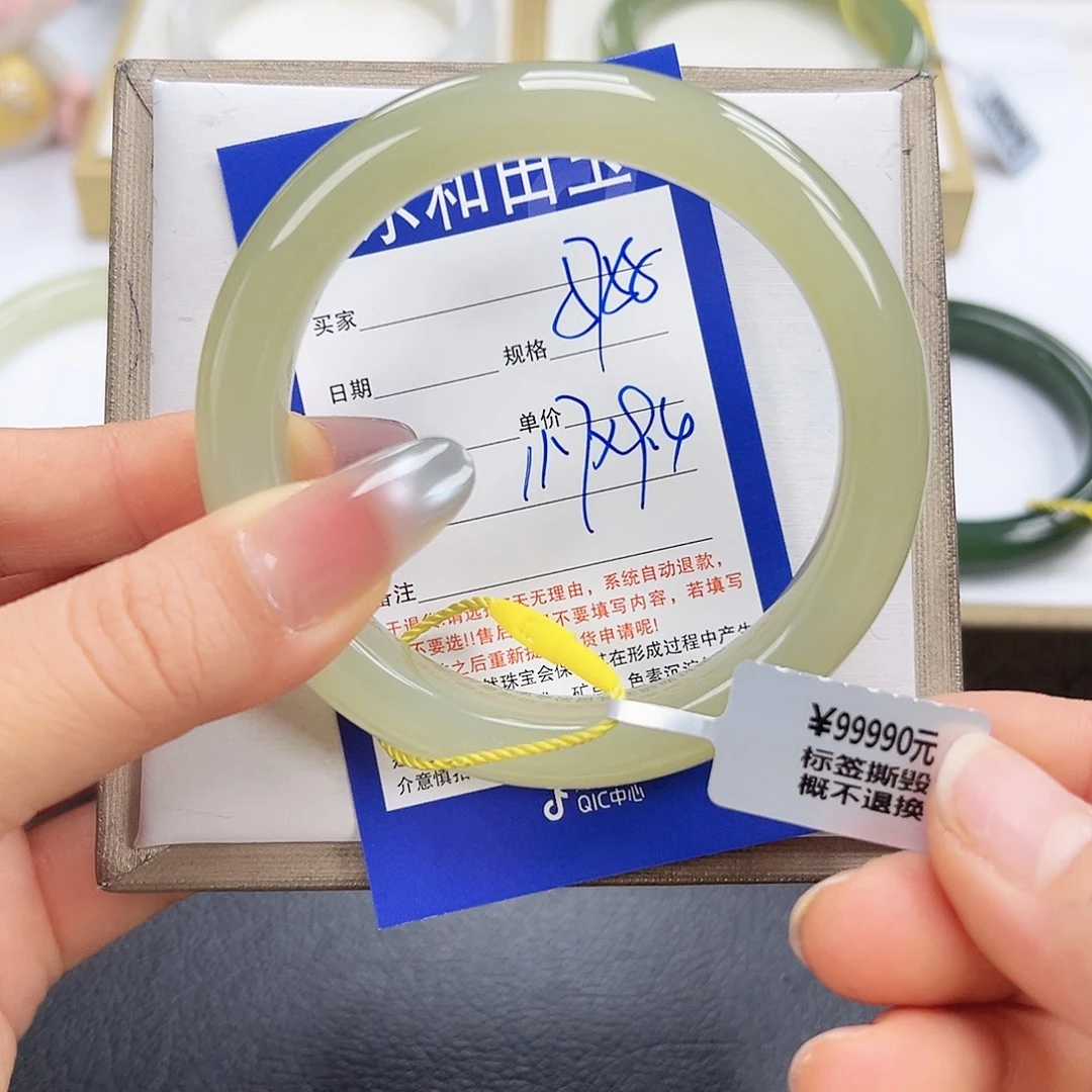 和田玉未镶嵌手镯