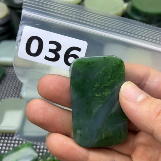 和田玉未镶嵌珠宝半成品