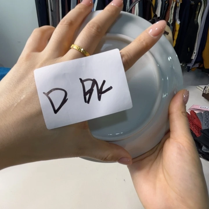 瓷片黑色。。。。。。。。。。。。。