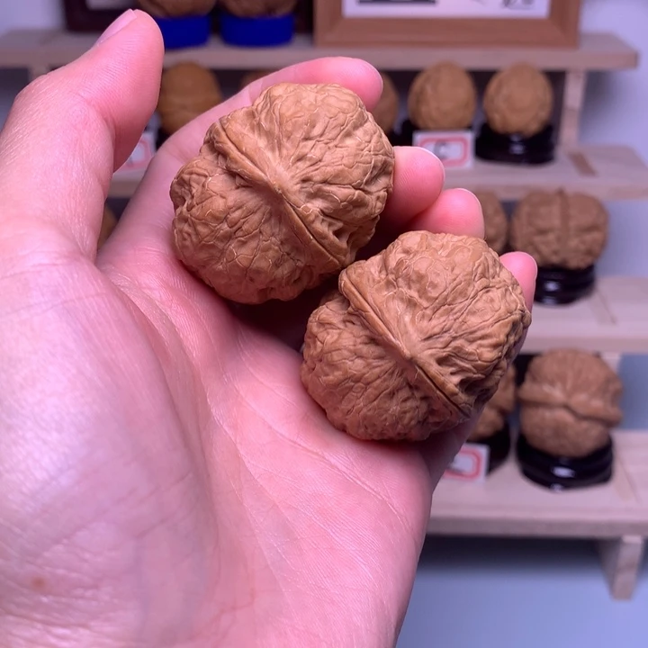 文玩核桃把件18大沽石41尺51克