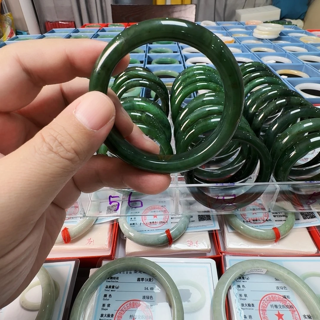 萍***萍和田玉（碧玉）未镶嵌手镯