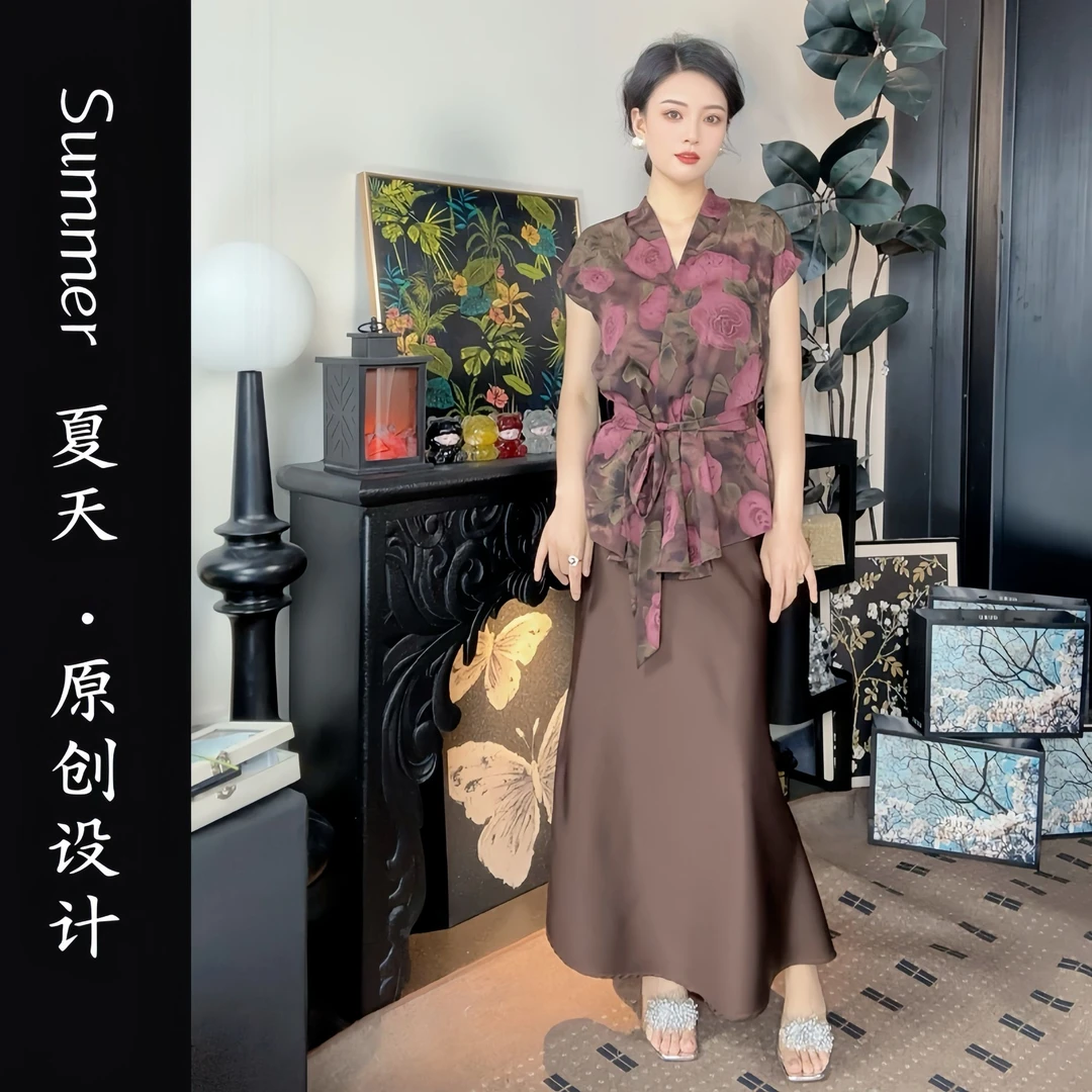 （多洛塔）法式V领印花衬衫不规则设计感收腰绑带背心+鱼尾裙T5194#