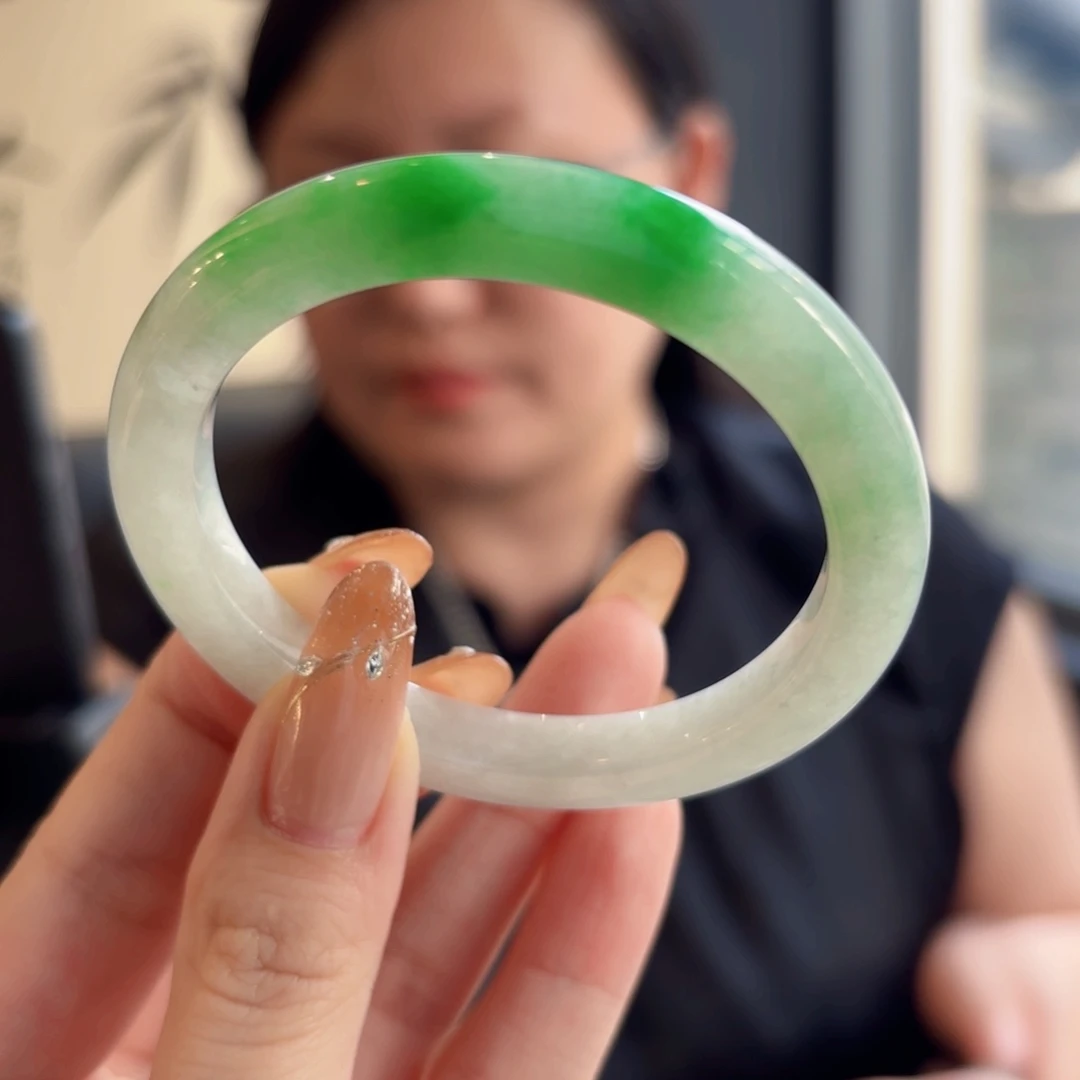 未镶嵌手镯翡翠白底青