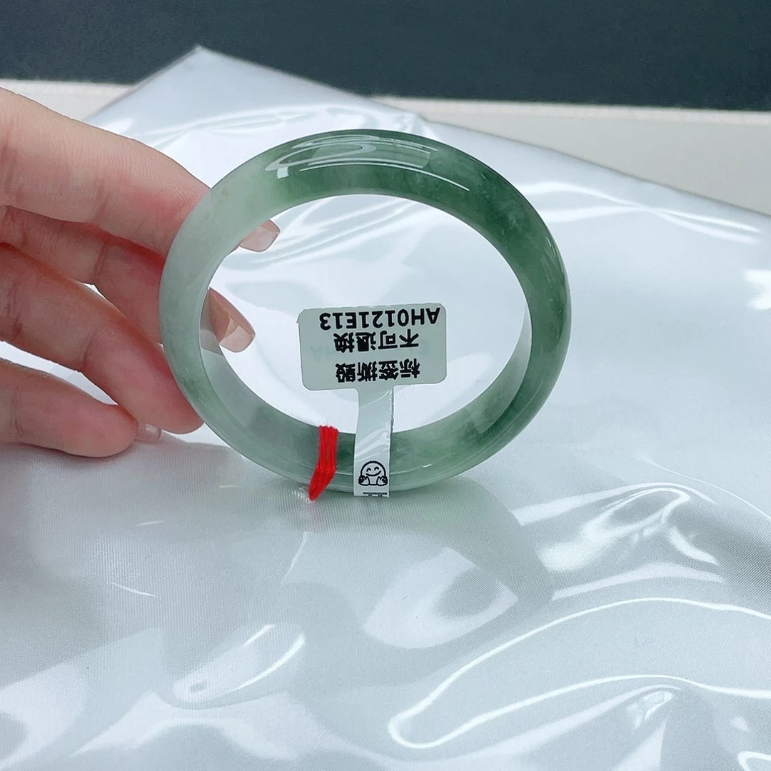 翡翠手镯未镶嵌正52