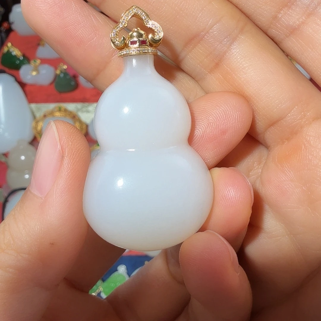 和田玉18K金镶嵌颈饰