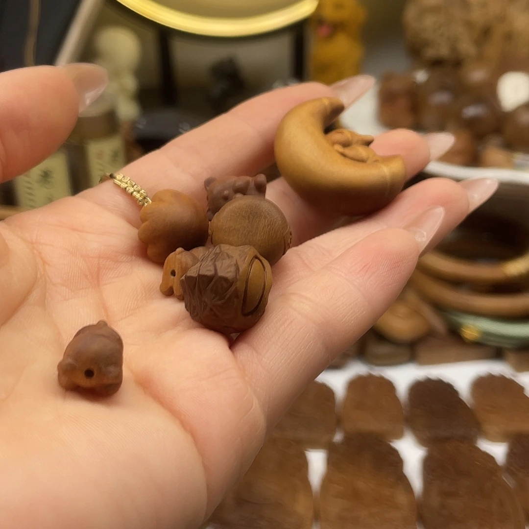 钱***某檀香木老山檀香配饰