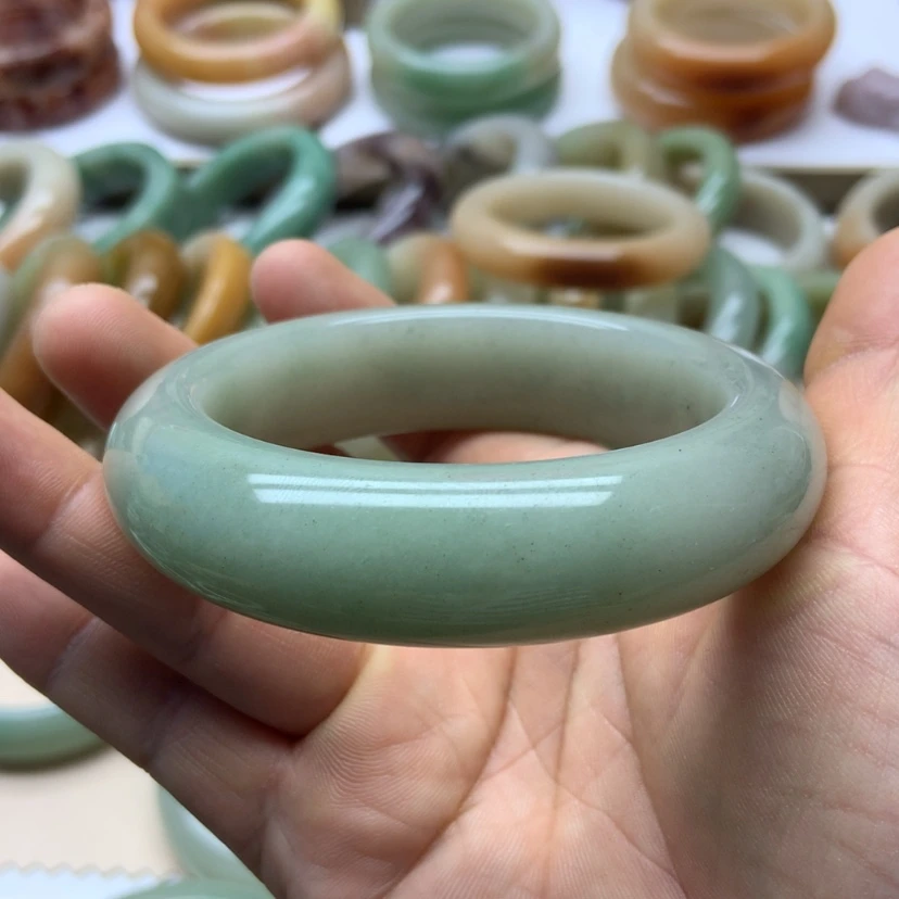 【闪购商品】未镶嵌手链石英岩玉?*