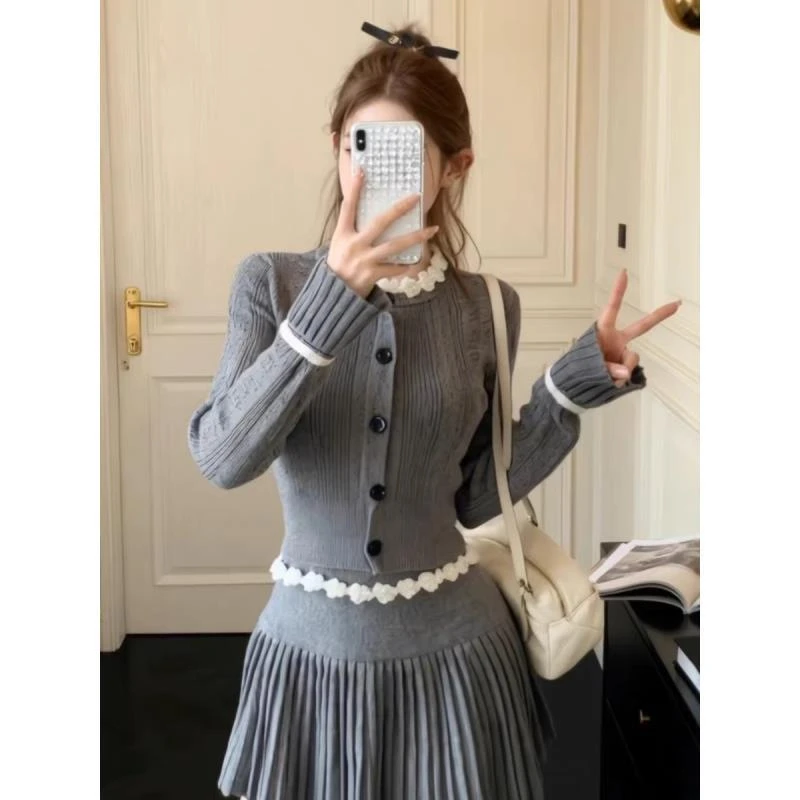 《猪猪出品》百搭气质时尚修身显瘦花朵灰色套装女装针织两件套