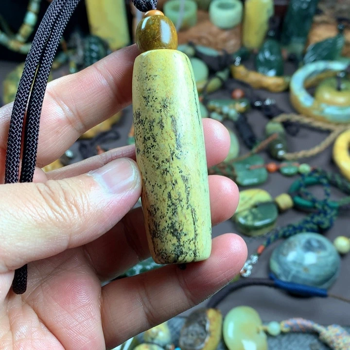 吊坠(赠链)未镶嵌岫岩河磨玉（透闪石质玉）