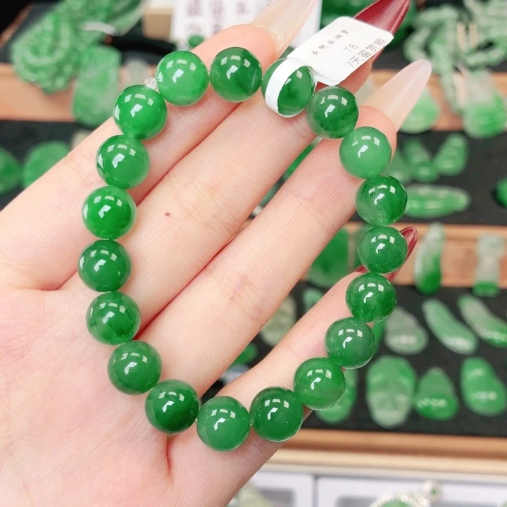 石英质玉（非洲翠）未镶嵌颈饰