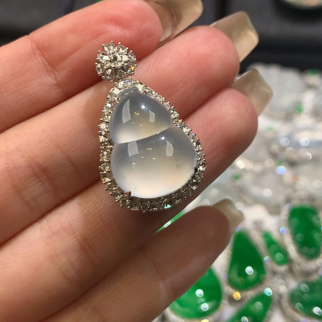 翡翠颈饰18K金镶嵌吊坠